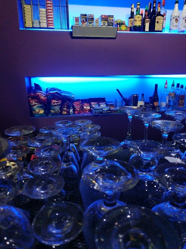 Bar s modrým LED podsvícením